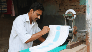 découvrez l’histoire inspirante de padman, un héros moderne qui révolutionne la santé des femmes en luttant contre les tabous et en rendant les protections hygiéniques accessibles à toutes.